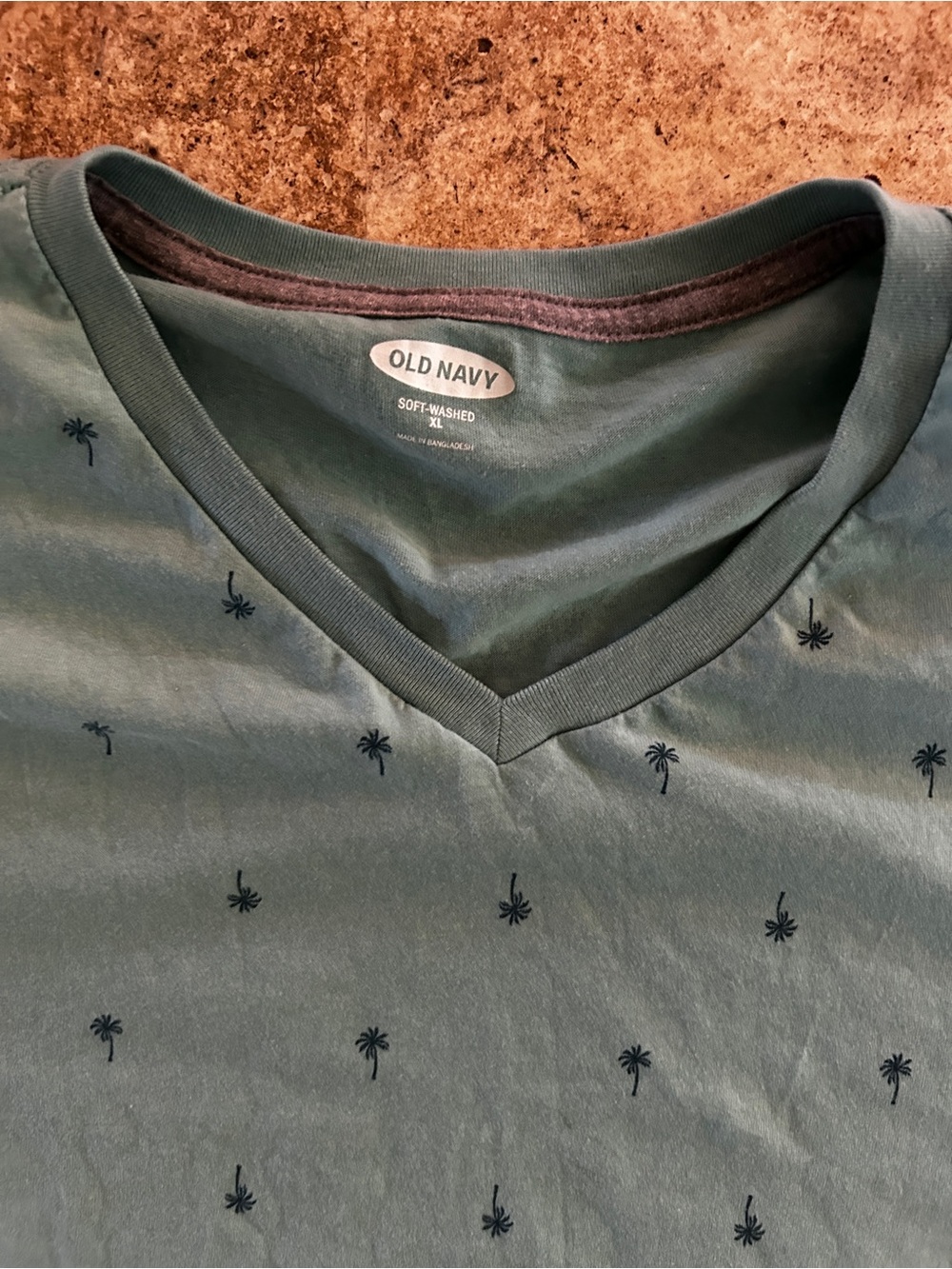 Old Navy Men’s Green V-Neck Tee with Mini Palm Print